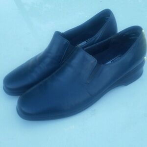 Munro American Navy Loafer Size 7.5N EUC